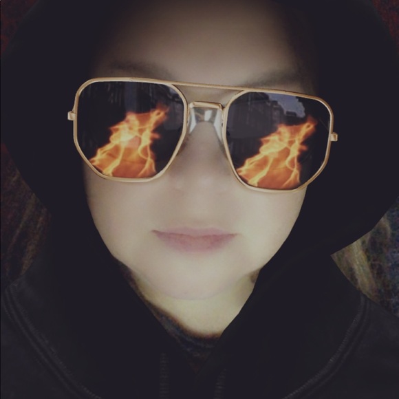 Meet your Posher, Sarah - Picture 1 of 1